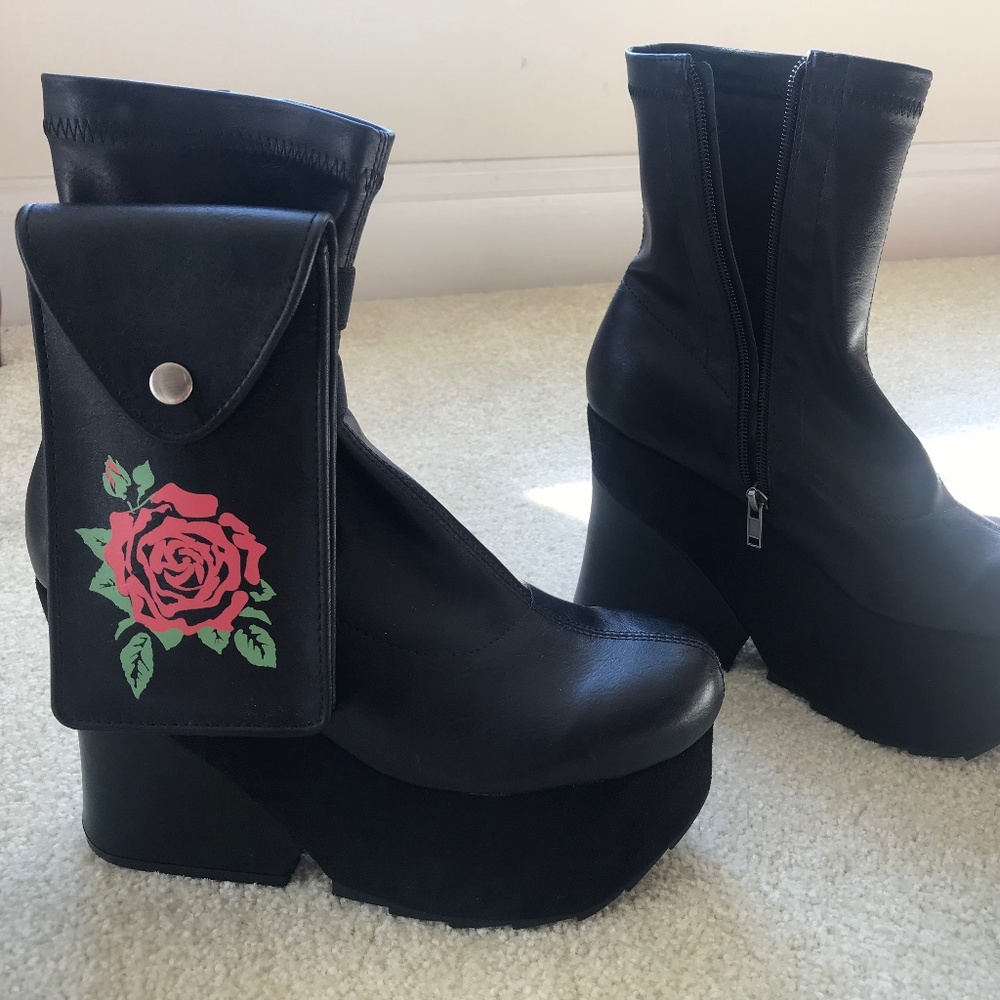 Brand new Dolls Kill platform pocket boots 7.5